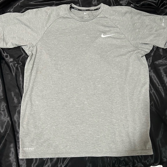 Nike Men's Heather Gray Short Sleeve Tee - Picture 1 of 2